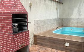 Casa com piscina e praia no fim da rua em Búzios